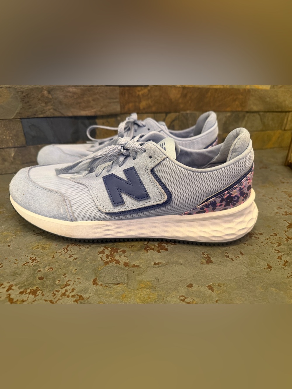 New Balance Women’s Light Blue Athletic Sneakers Speckled Pink Heel Size 11